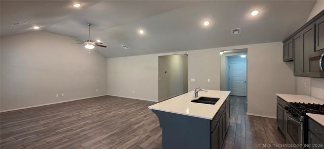 1896 E Tucson Court, Broken Arrow, OK 74011