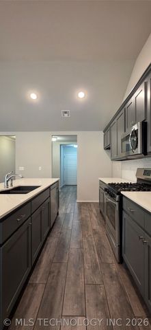 1896 E Tucson Court, Broken Arrow, OK 74011