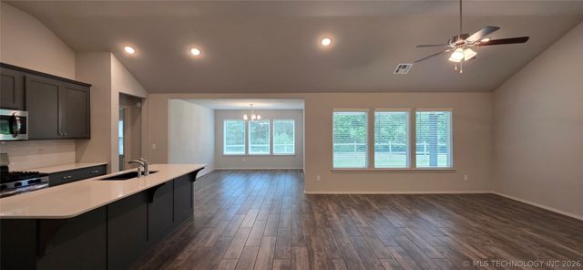 1896 E Tucson Court, Broken Arrow, OK 74011