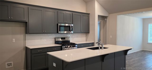 1896 E Tucson Court, Broken Arrow, OK 74011