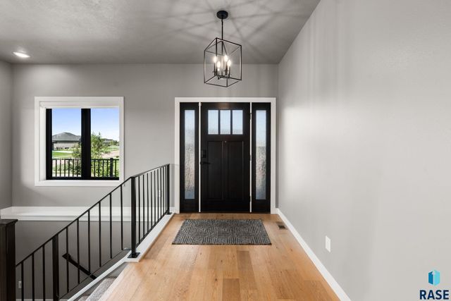 5601 E Chandler Dr Drive, Sioux Falls, SD 57110