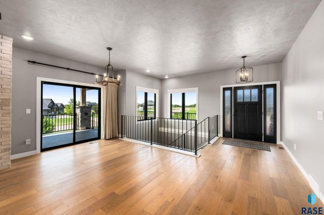 5601 E Chandler Dr Drive, Sioux Falls, SD 57110