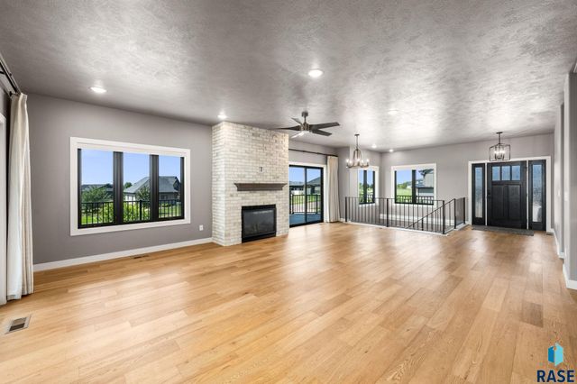 5601 E Chandler Dr Drive, Sioux Falls, SD 57110