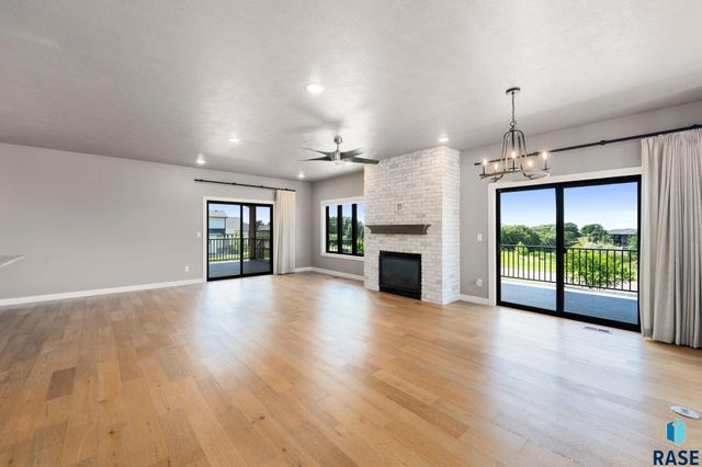 5601 E Chandler Dr Drive, Sioux Falls, SD 57110