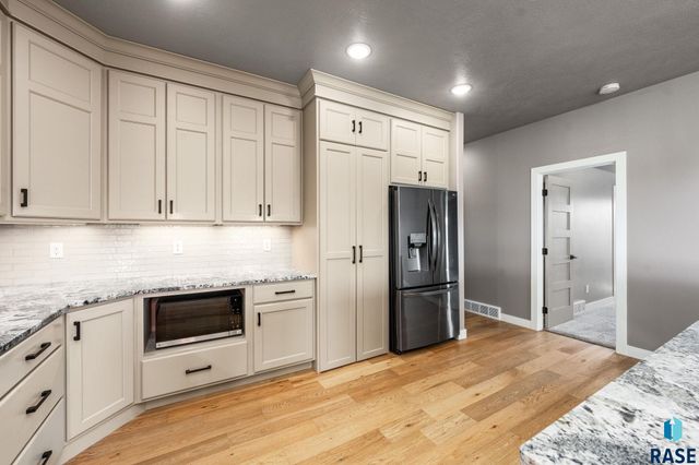 5601 E Chandler Dr Drive, Sioux Falls, SD 57110