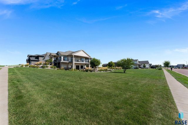 5601 E Chandler Dr Drive, Sioux Falls, SD 57110