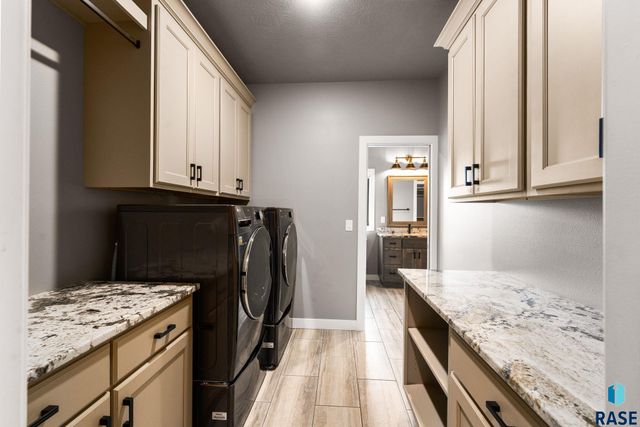 5601 E Chandler Dr Drive, Sioux Falls, SD 57110
