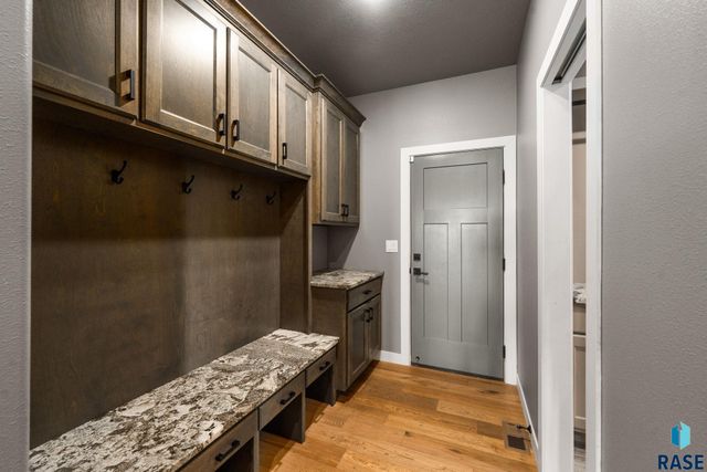 5601 E Chandler Dr Drive, Sioux Falls, SD 57110