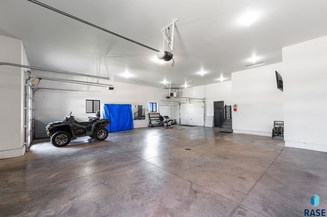 5601 E Chandler Dr Drive, Sioux Falls, SD 57110