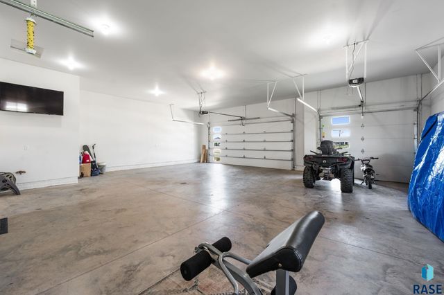 5601 E Chandler Dr Drive, Sioux Falls, SD 57110
