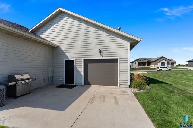 5601 E Chandler Dr Drive, Sioux Falls, SD 57110