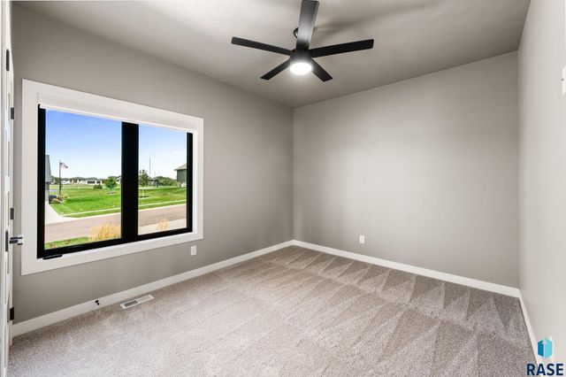 5601 E Chandler Dr Drive, Sioux Falls, SD 57110