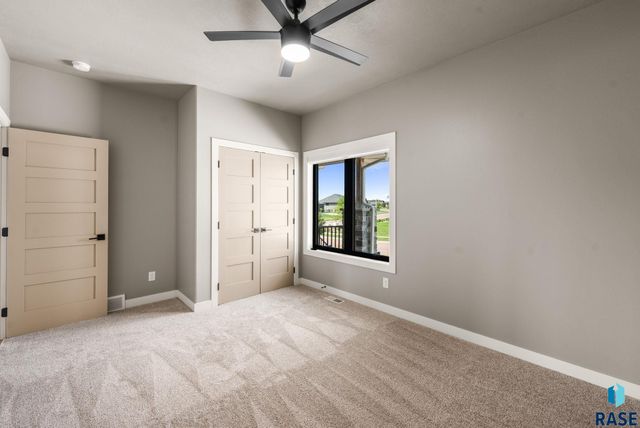 5601 E Chandler Dr Drive, Sioux Falls, SD 57110