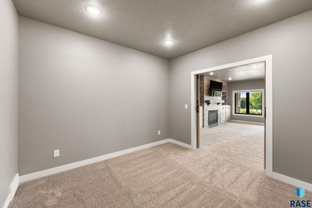 5601 E Chandler Dr Drive, Sioux Falls, SD 57110