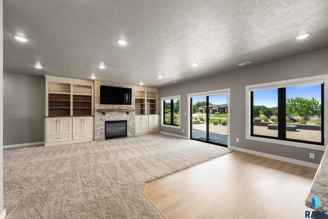 5601 E Chandler Dr Drive, Sioux Falls, SD 57110