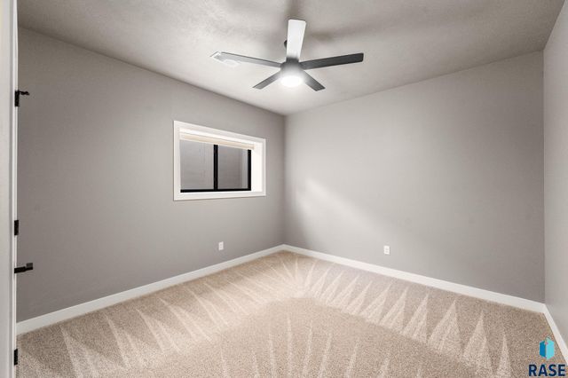 5601 E Chandler Dr Drive, Sioux Falls, SD 57110