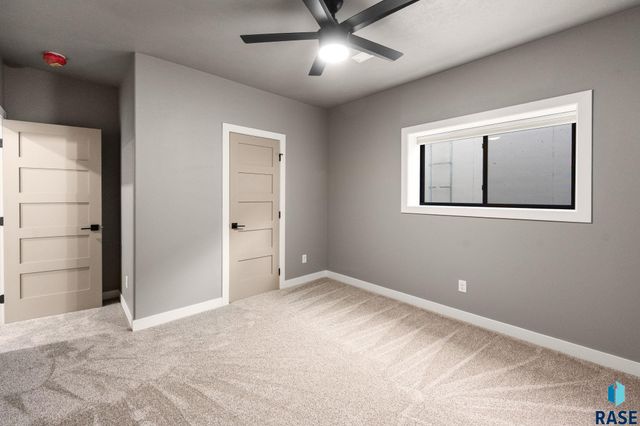 5601 E Chandler Dr Drive, Sioux Falls, SD 57110