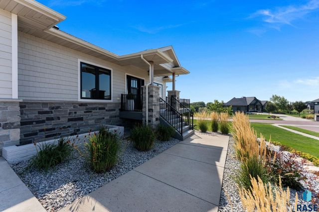 5601 E Chandler Dr Drive, Sioux Falls, SD 57110