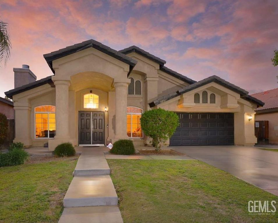 Image 1 of property listing at 10210 Lanesborough Avenue, Bakersfield, CA 93311