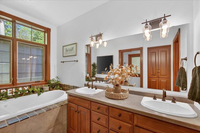 2813 RIVER FOREST HILLS DRIVE, Pulaski, WI 54162