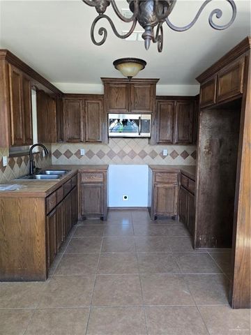 1004 Ivory Avenue, Rio Grande City, TX 78582