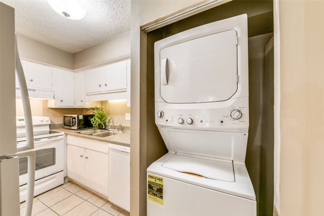 5322 Fleetwood Oaks Avenue 242, Dallas, TX 75235