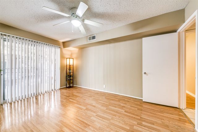 5322 Fleetwood Oaks Avenue 242, Dallas, TX 75235