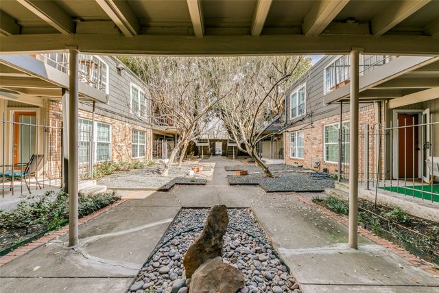 5322 Fleetwood Oaks Avenue 242, Dallas, TX 75235