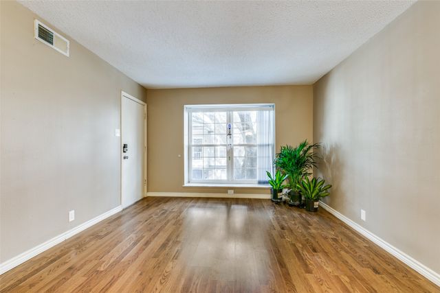 5322 Fleetwood Oaks Avenue 242, Dallas, TX 75235