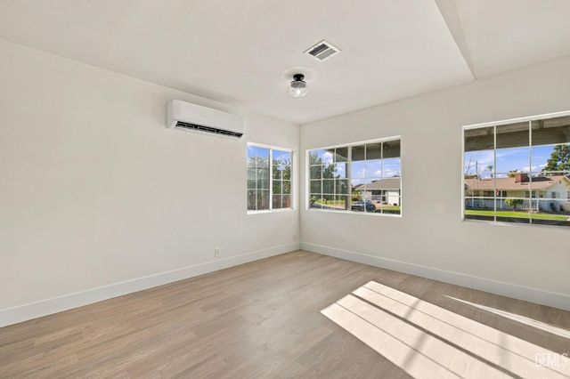 214 LOWELL Drive, Bakersfield, CA 93308