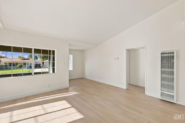 214 LOWELL Drive, Bakersfield, CA 93308