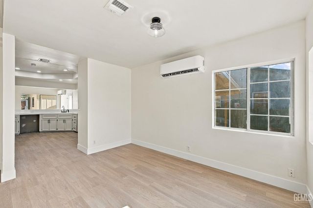 214 LOWELL Drive, Bakersfield, CA 93308
