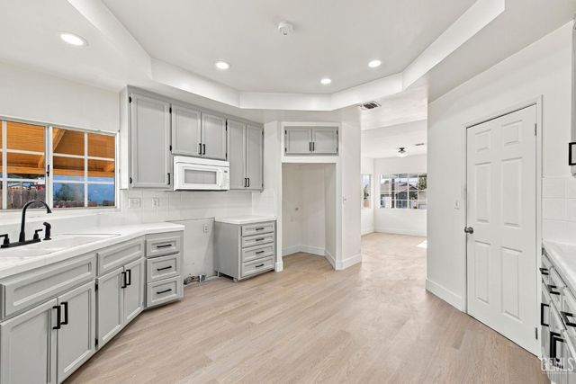 214 LOWELL Drive, Bakersfield, CA 93308