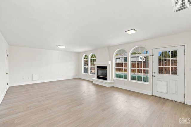214 LOWELL Drive, Bakersfield, CA 93308