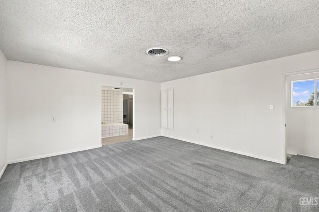 214 LOWELL Drive, Bakersfield, CA 93308