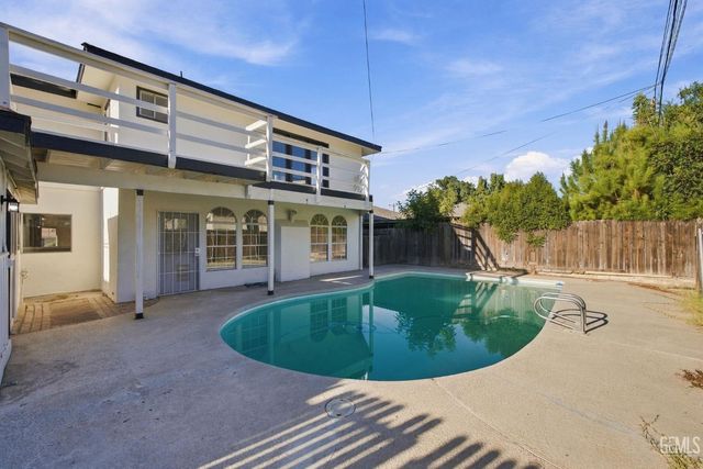 214 LOWELL Drive, Bakersfield, CA 93308
