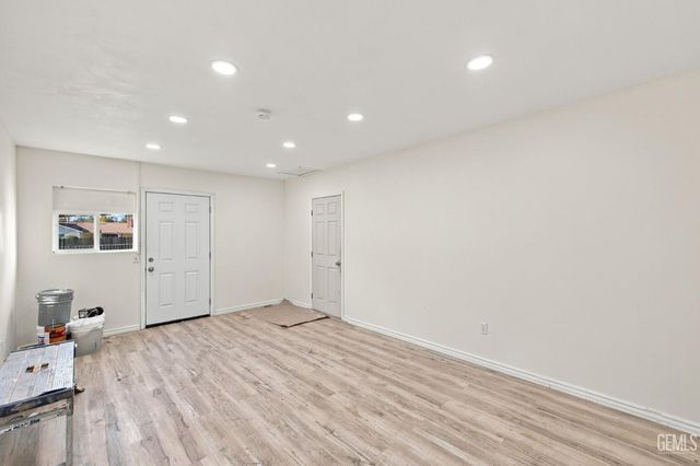 214 LOWELL Drive, Bakersfield, CA 93308