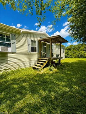 19450 Donna DR, North Fort Myers, FL 33917