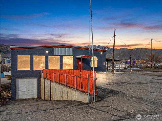 1052 Valley Mall PKWY, East Wenatchee, WA 98802