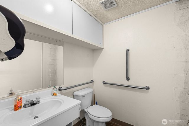 1052 Valley Mall PKWY, East Wenatchee, WA 98802