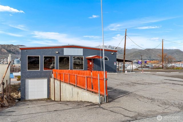 1052 Valley Mall PKWY, East Wenatchee, WA 98802