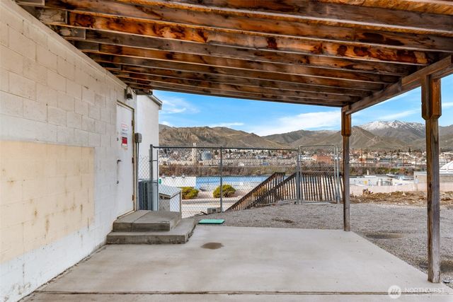 1052 Valley Mall PKWY, East Wenatchee, WA 98802