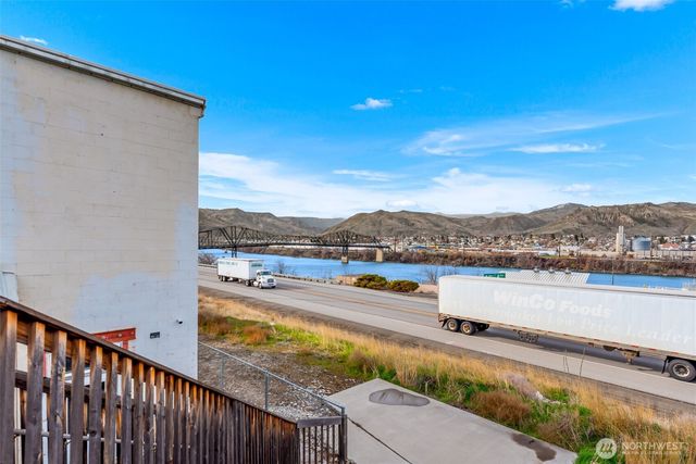 1052 Valley Mall PKWY, East Wenatchee, WA 98802