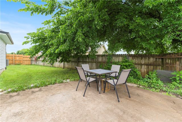 2385 Bering Place, Springdale, AR 72764