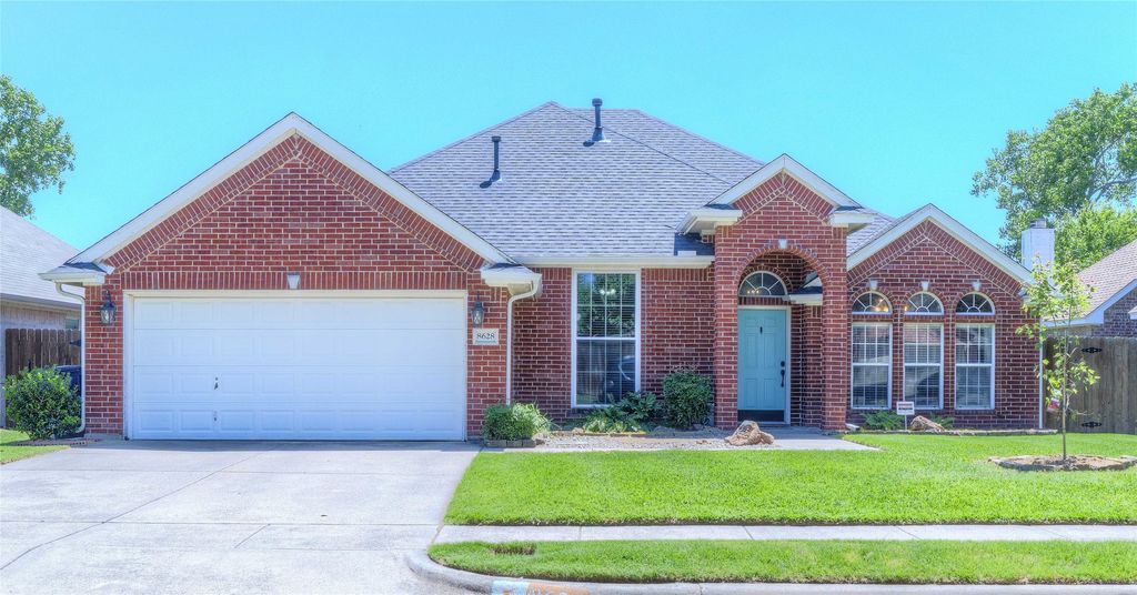 8628 Saranac Trail, Fort Worth, TX 76118