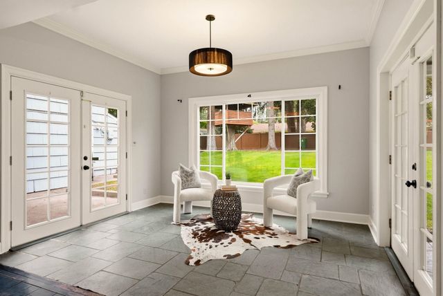 1204 E Overbluff Rd, Spokane, WA 99203