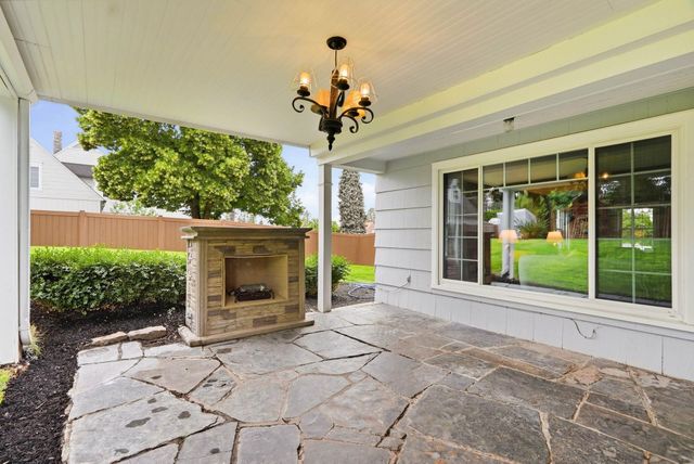 1204 E Overbluff Rd, Spokane, WA 99203
