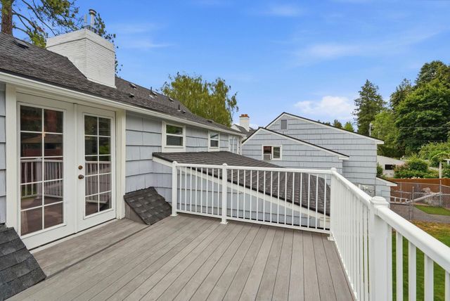 1204 E Overbluff Rd, Spokane, WA 99203