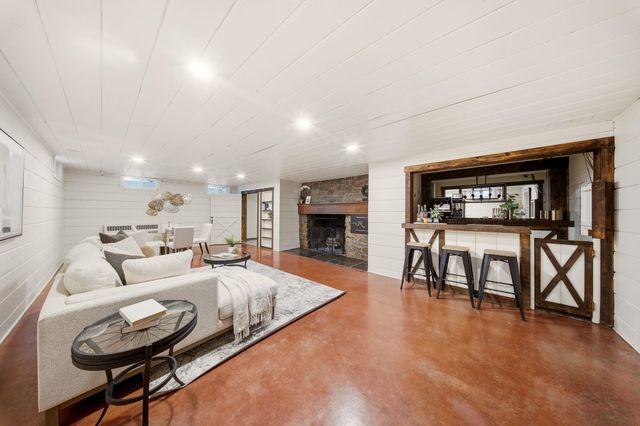 1204 E Overbluff Rd, Spokane, WA 99203