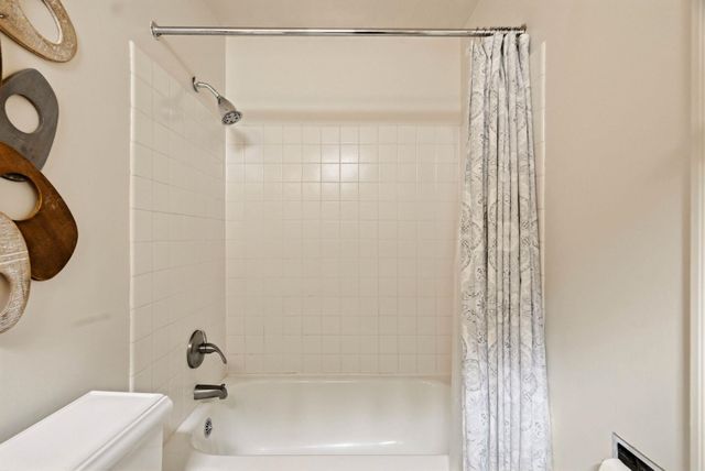 1204 E Overbluff Rd, Spokane, WA 99203